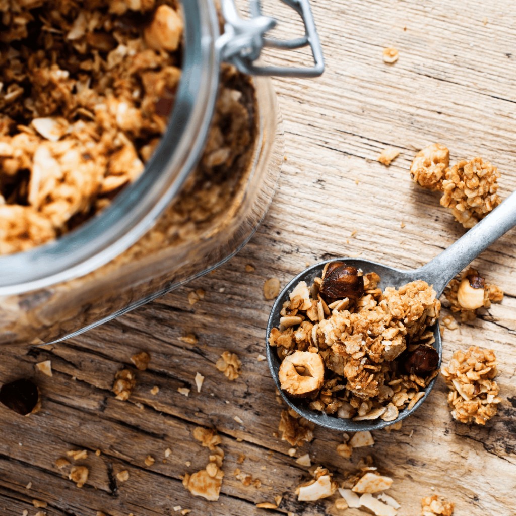 Granola à l'avoine, aux noisettes et aux graines – Brin de Sens